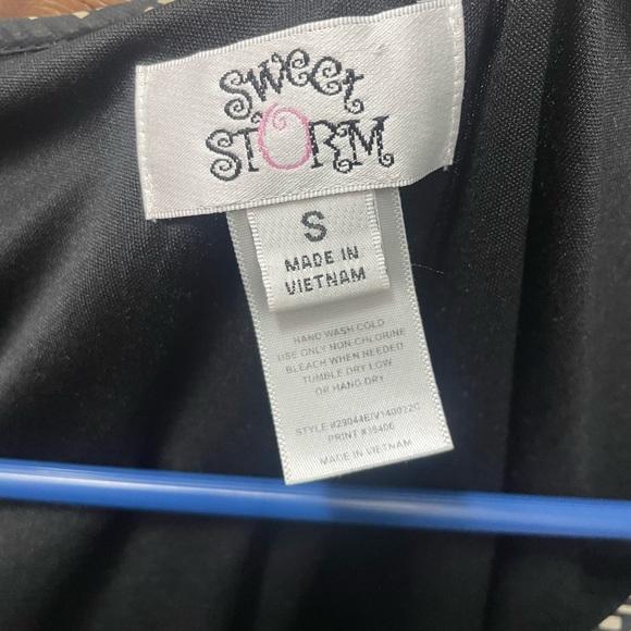 Patterned Dress - Picture 2 of 2